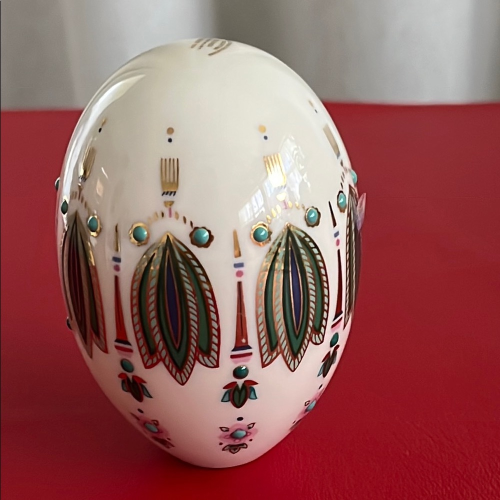 Lenox Cream and Gold Ceramic Art Egg
